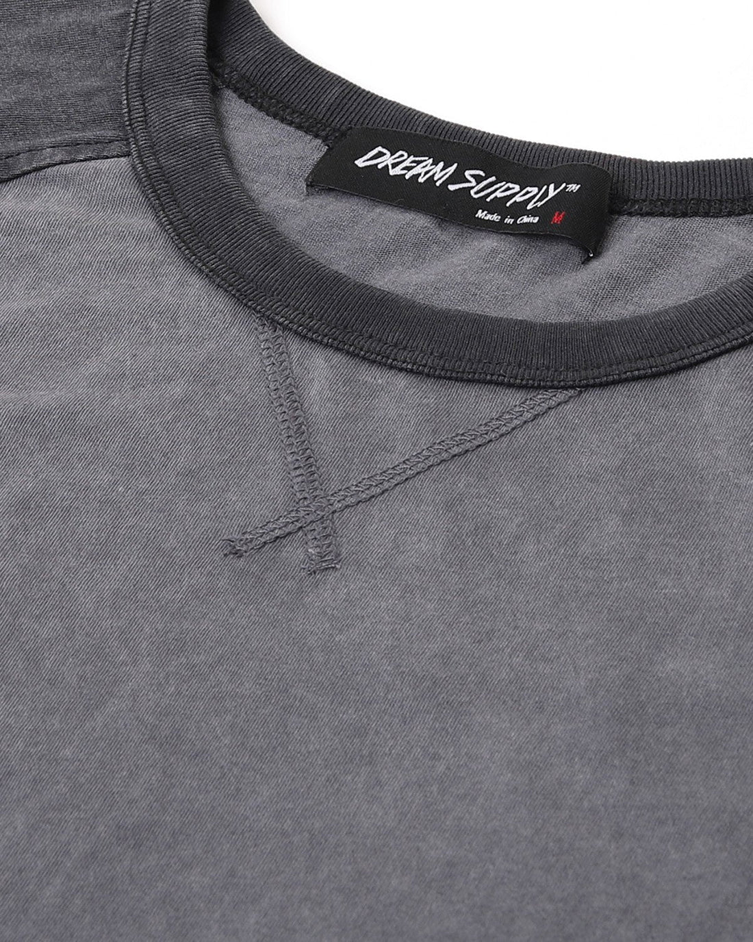 ZIMEGO Mens Athletic Fit Baseball Retro Contrast Long Sleeve Raglan T-Shirt close-up showing collar and stitching details.