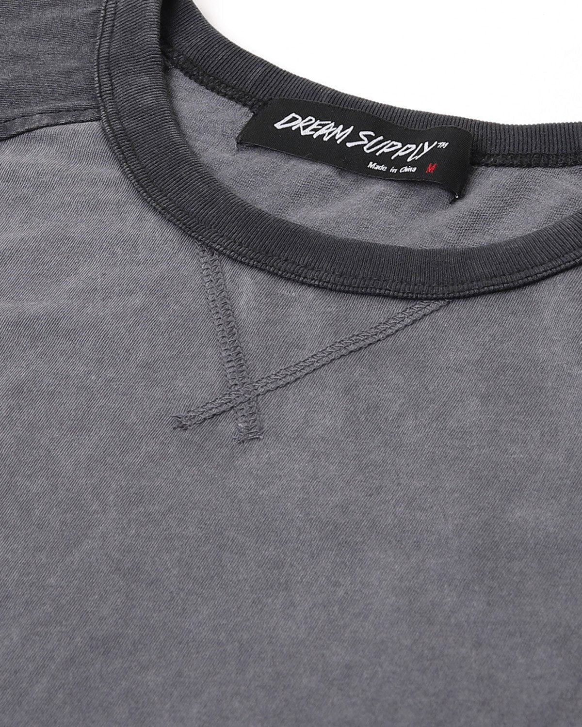 ZIMEGO Mens Athletic Fit Baseball Retro Contrast Long Sleeve Raglan T-Shirt close-up showing collar and stitching details.